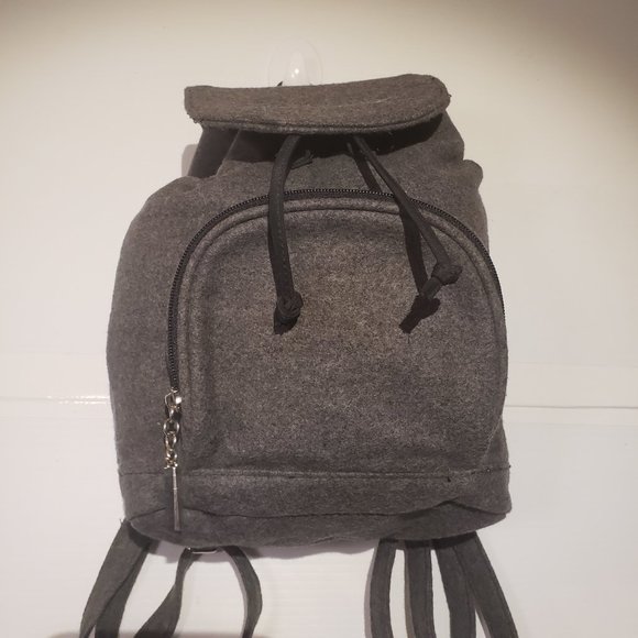 Gloria Vanderbilt Bag Mini shoulder straps grey black top flap cinch closure G - Picture 6 of 12